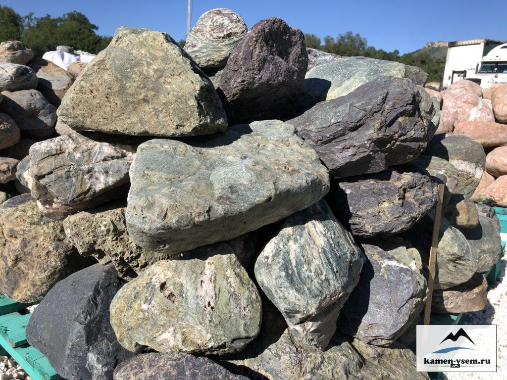 Валун яшма